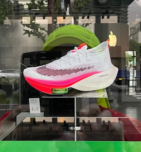 03nikeshop.jpg